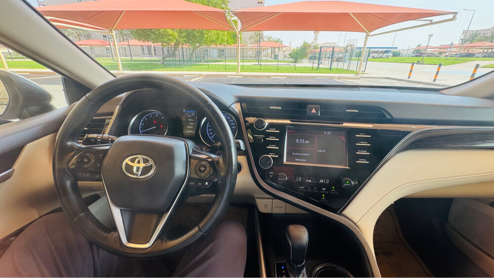TOYOTA CAMRY GLE FULL OPTION FOR SA - 9