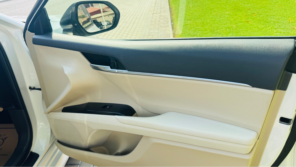 TOYOTA CAMRY GLE FULL OPTION FOR SA - 10