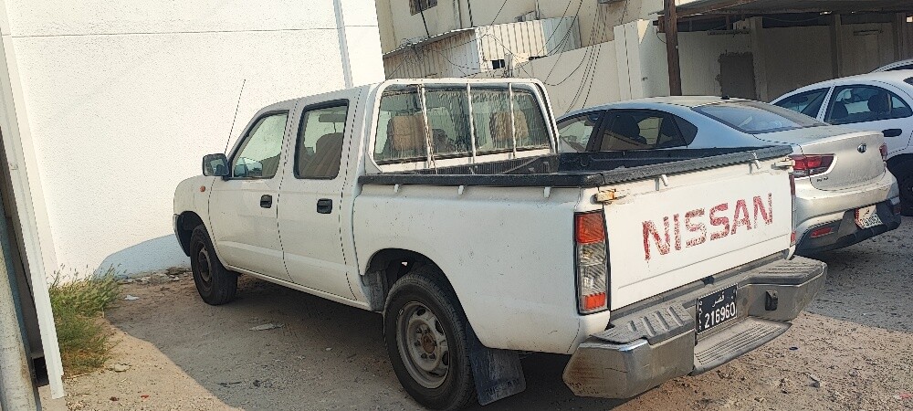 Nissan Pickup - 2