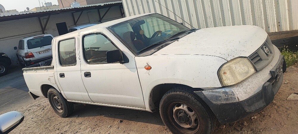 Nissan Pickup - 4