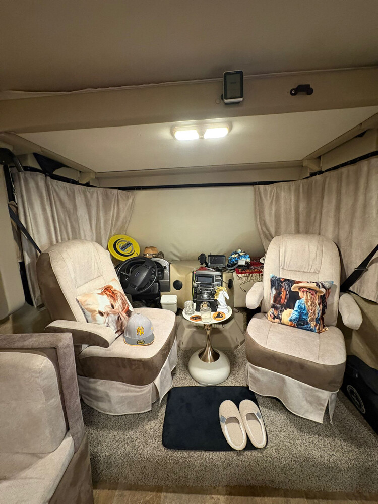 motor home - 8