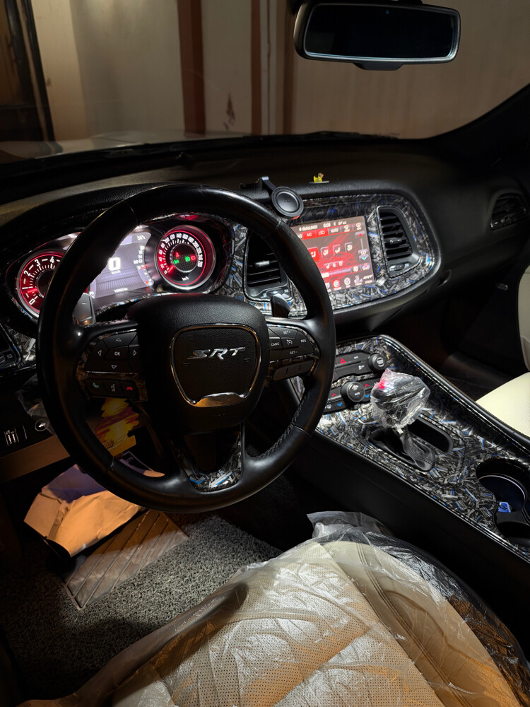 dodge challenger v8 - 2
