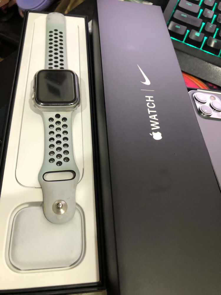 Apple Watch 6 nike & Cellular - 1
