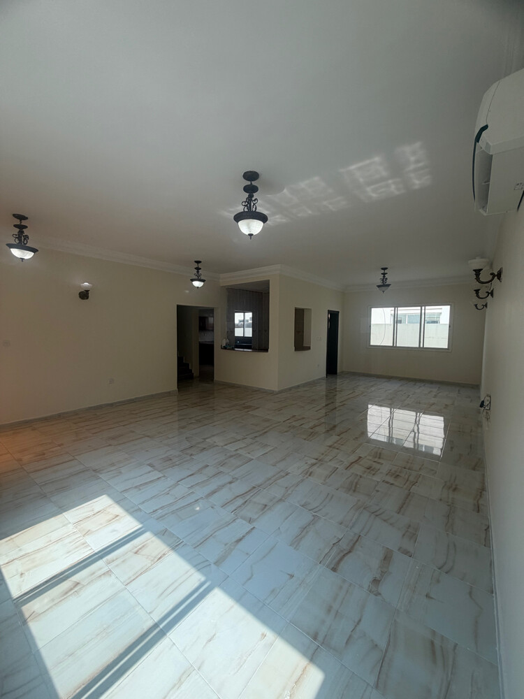 للايجارفيلابالغرافه مجمع4غرف8000 - 8