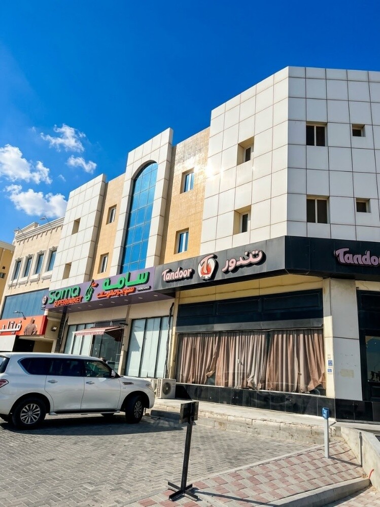 سوق تجاري بالعزيزية شارع رئيسي - 1