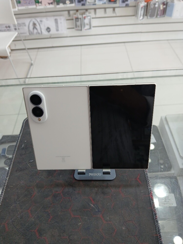 Galaxy Z Fold-8 - 1