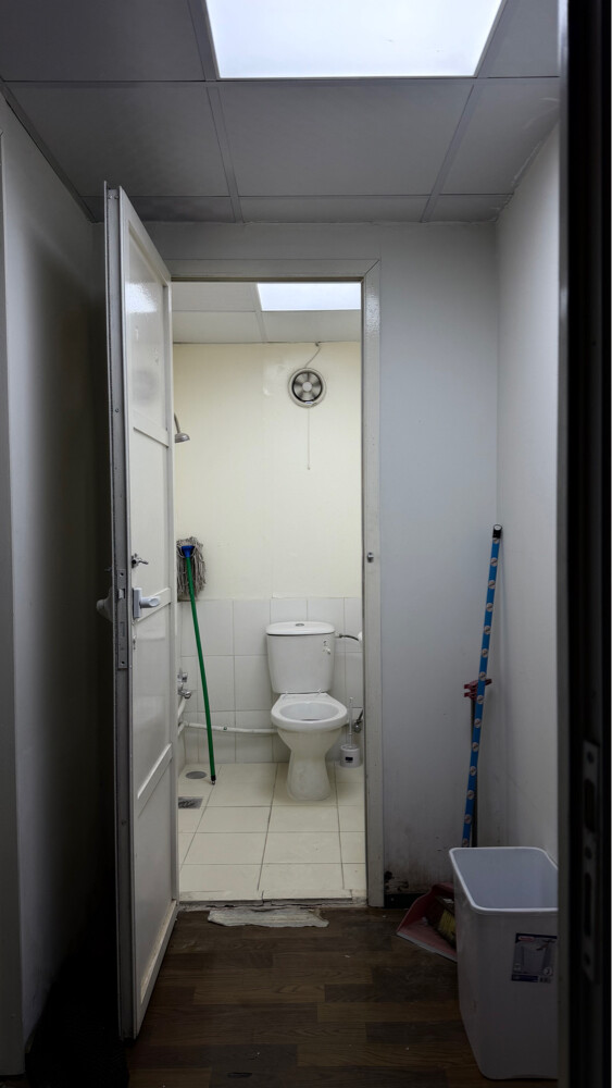 room 4-12 - 6