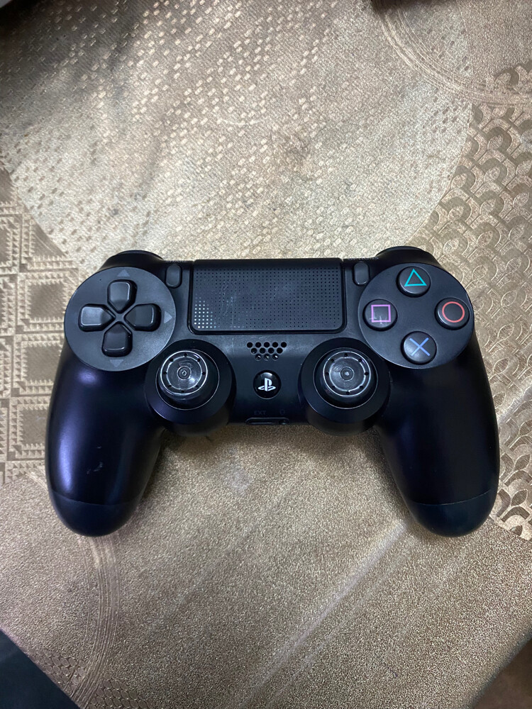 PS4 dual shock controller - 1