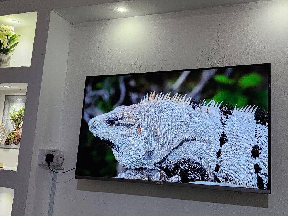 43 smart tv same like new - 1