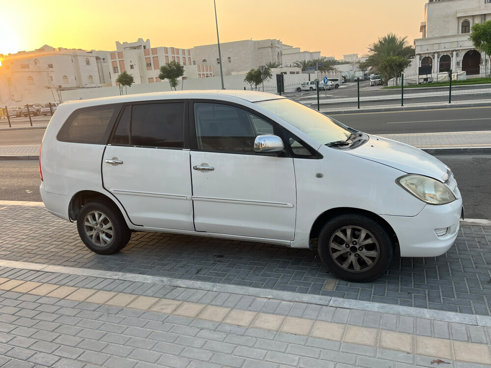 toyota innova - 2