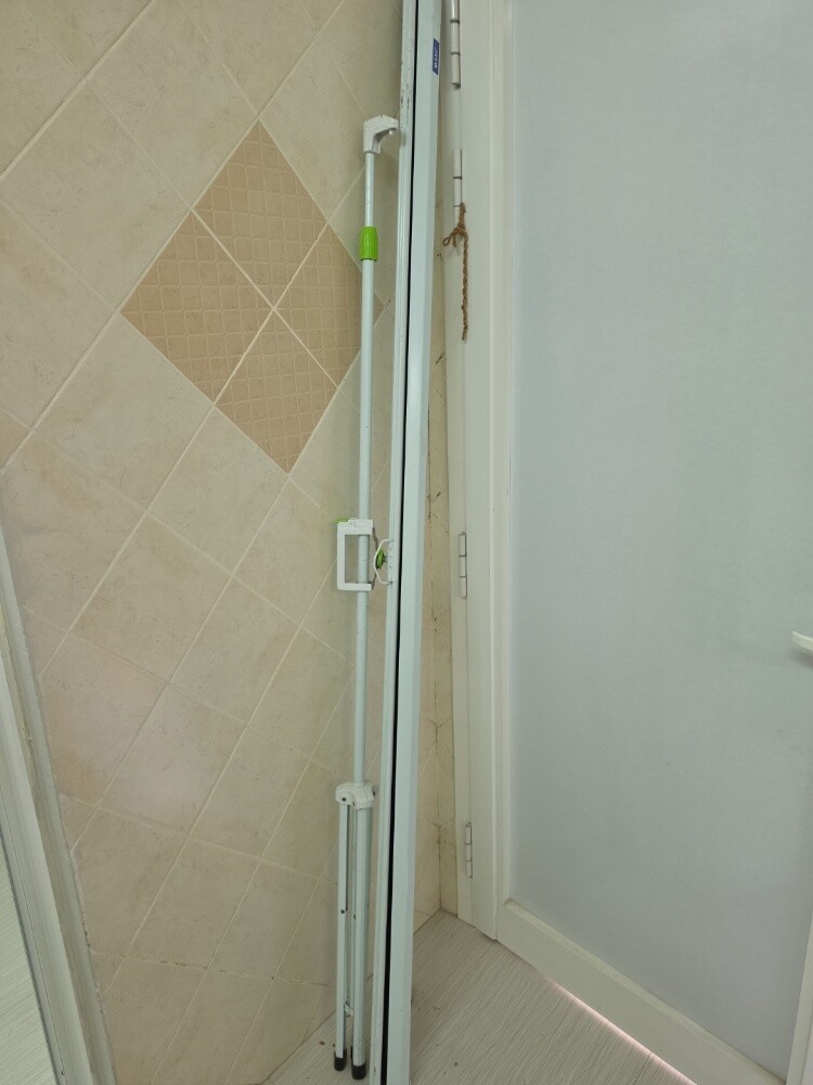 Used White Projector Screen - 2