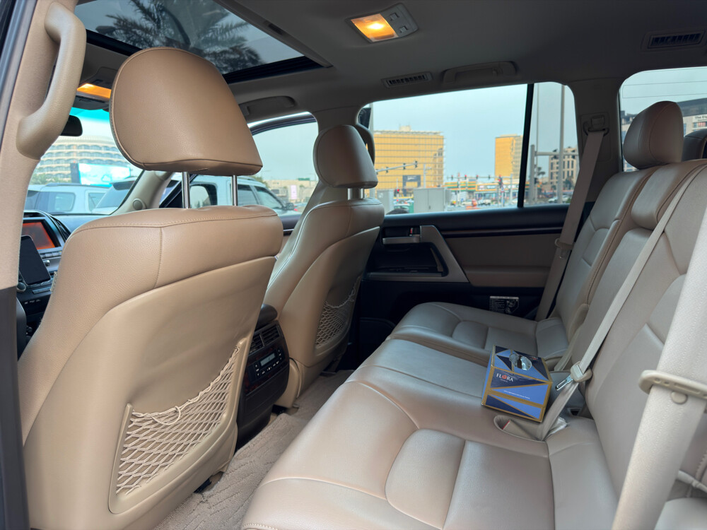 Land Cruiser vxr - 10