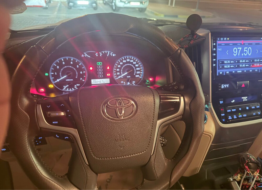 2016 Land Cruiser Gxr - 3