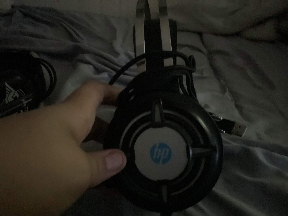 3 HEADSETS FOR SALE - 3