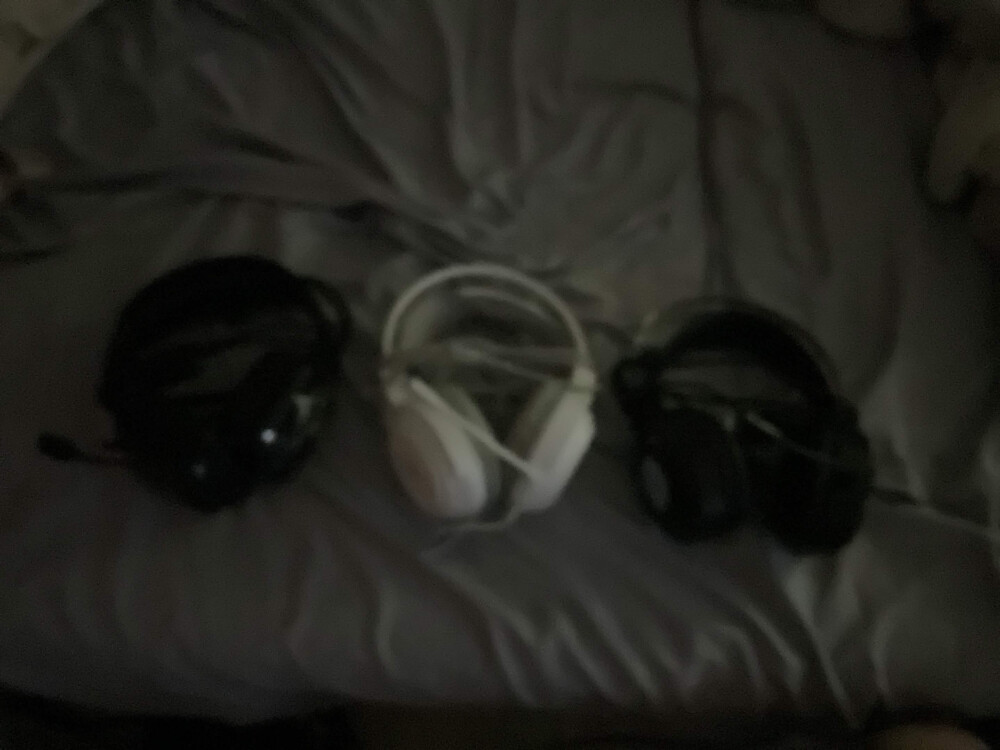 3 HEADSETS FOR SALE - 2