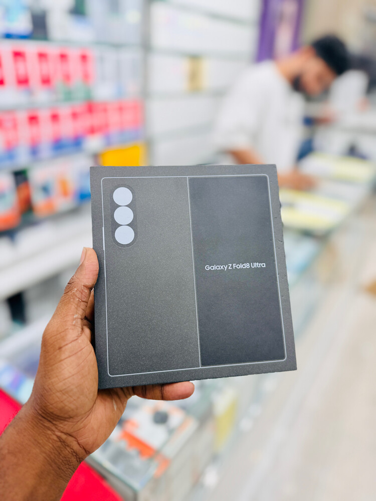 Samsung Galaxy Z Fold 8 Ultra - 2