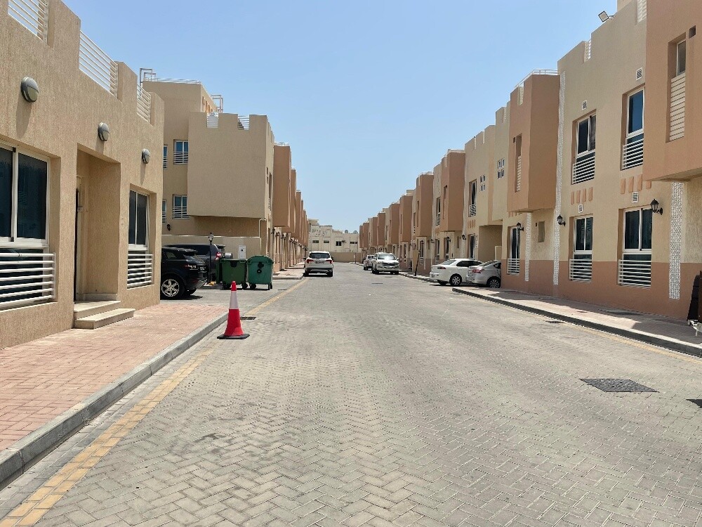 شقق بمجمع ساكنى للايجار بالمطار - 9