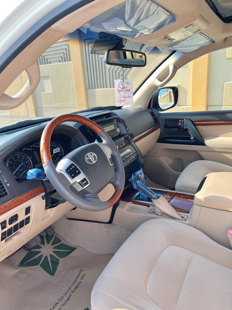 Toyota gxr v8 2013  - 4