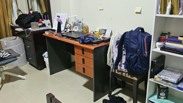 Office desk - 3