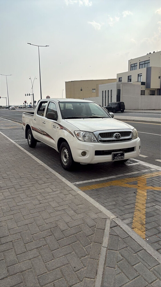 Toyota Hilux Vigo 2.7 VVT-i Petrol  - 1