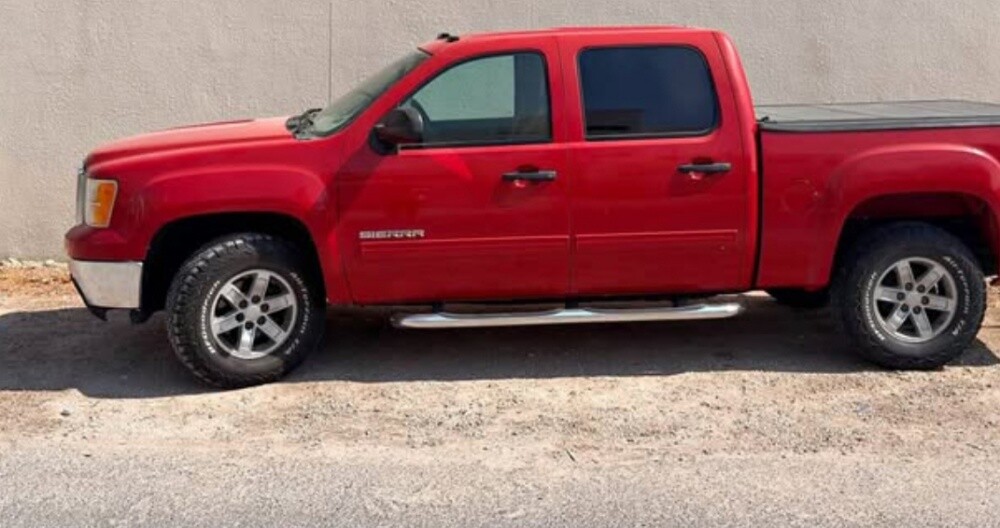 Pickup truck in good condition, low - 2