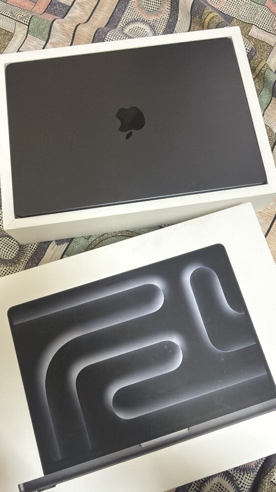 Macbook pro M5 chip 14.2 inch - 2