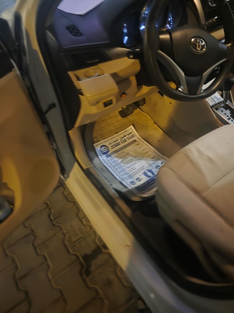 Toyota yaris 2015 - 6