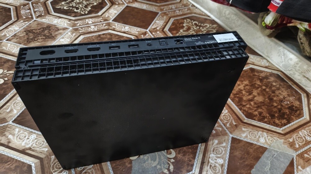 Xbox One X
Model 1787 - 4