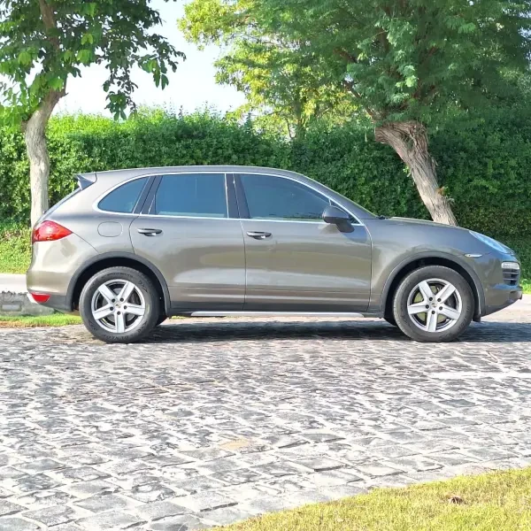 PORSCHE CAYENNE S - 2