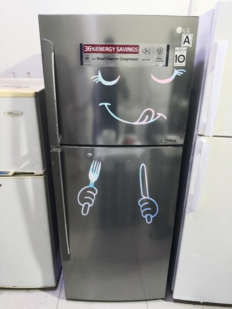 Lg refrigerator like new - 1