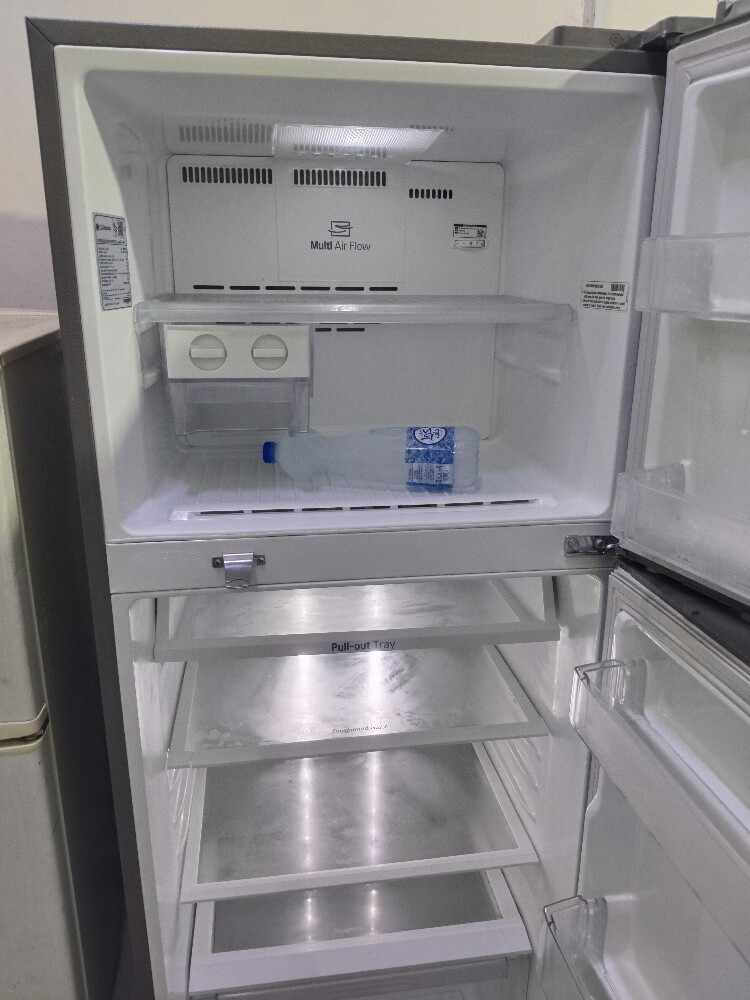 Lg refrigerator like new - 7