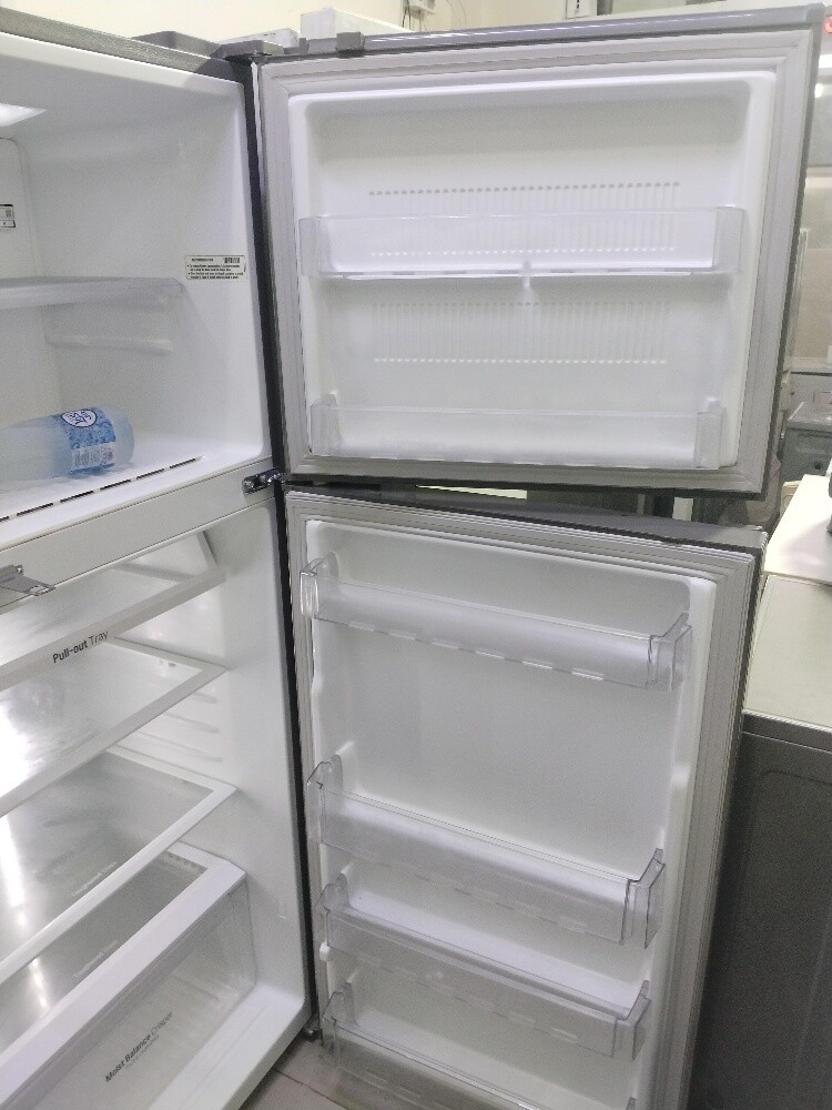 Lg refrigerator like new - 5