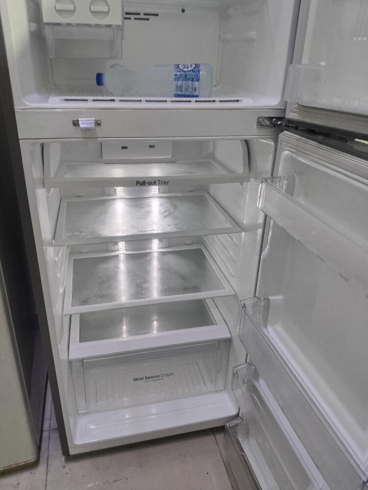 Lg refrigerator like new - 6
