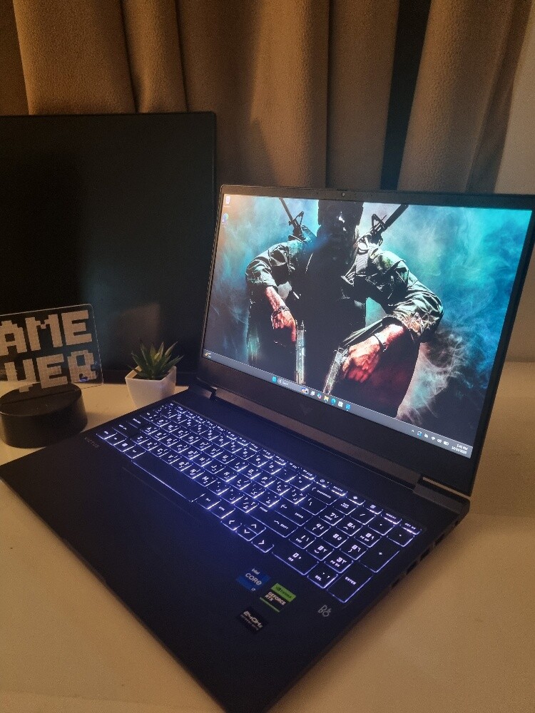 RTX 4070 GAMING LAPTOP - 2