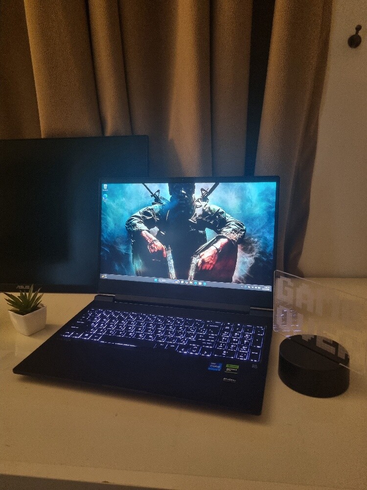 RTX 4070 GAMING LAPTOP - 4
