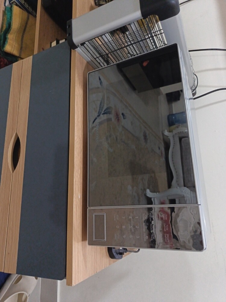 Hisense 20-Litre Digital Microwave - 1