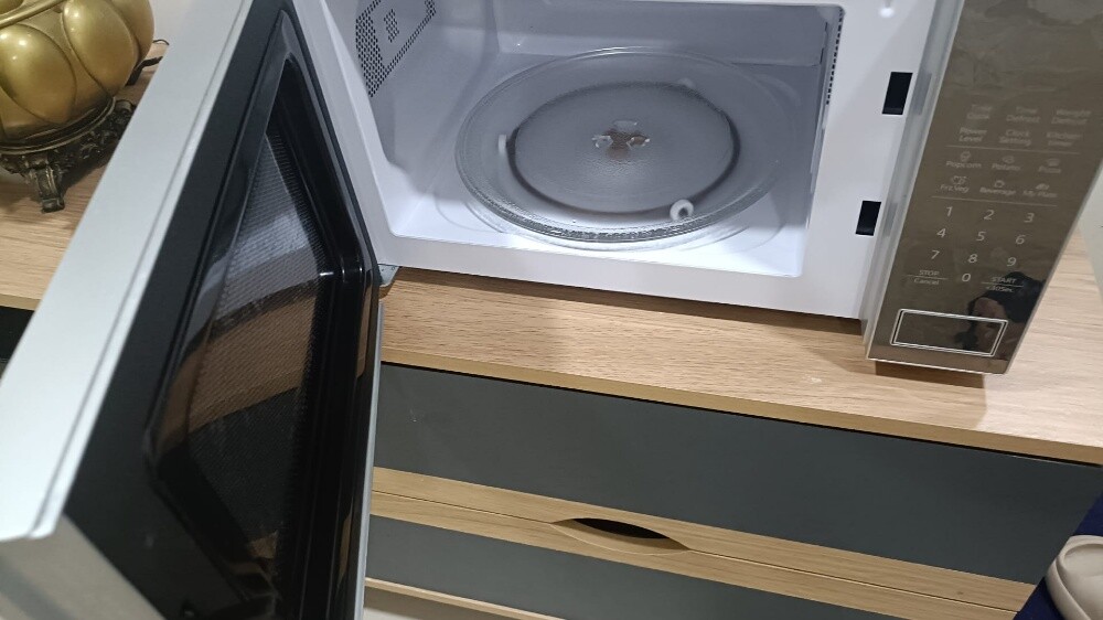 Hisense 20-Litre Digital Microwave - 2