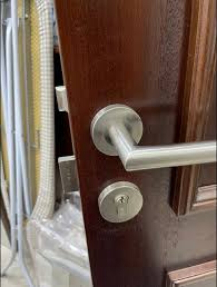 Carpenter Doors & Locks - 1