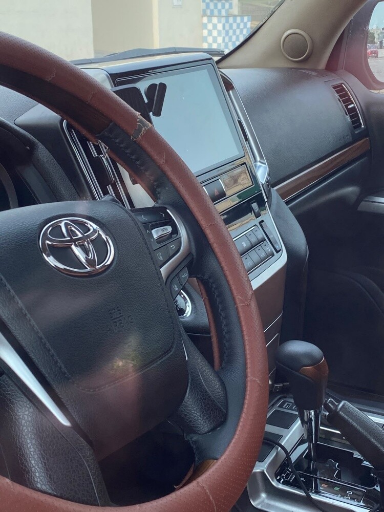land cruiser vxr v8 - 10