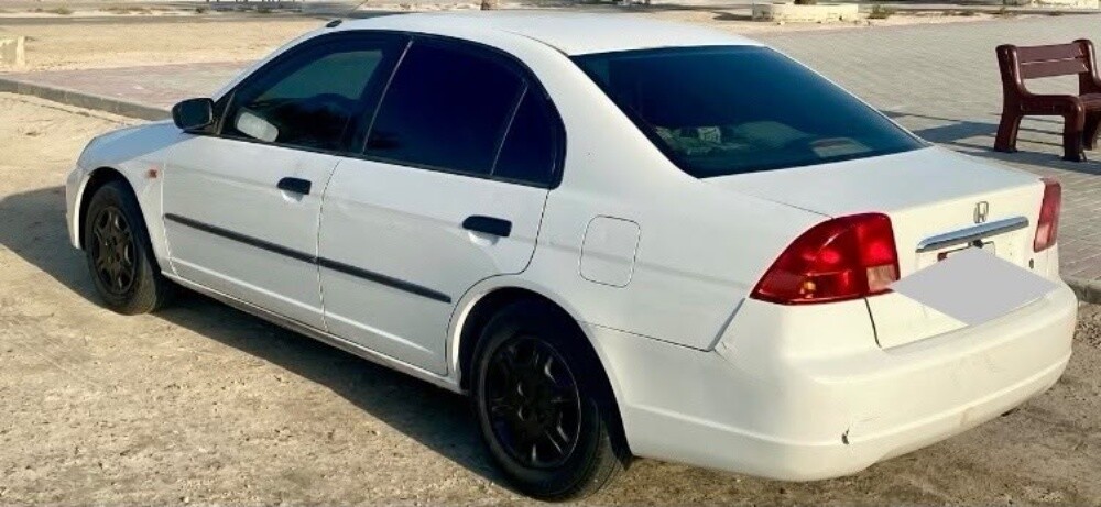 هوندا سيفيك موديل 2002 بحالة جيدة جدا الممشى 190 ألف كيلومتر اتوماتيك اللون ابيض استمارة منتهيه تاريخ 25 / 08 / 2026 - 1