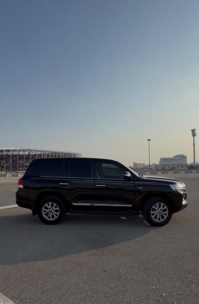 LAND CRUISER VXR 2018 223KM QR122K - 2