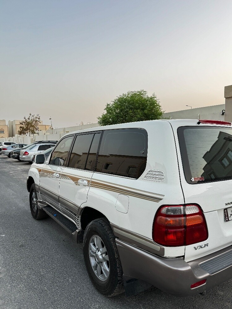 Land Cruiser VXR 2001 model - 3