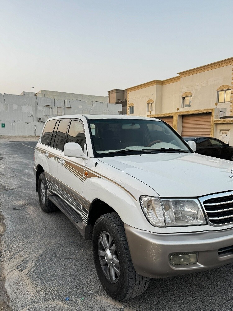 Land Cruiser VXR 2001 model - 2