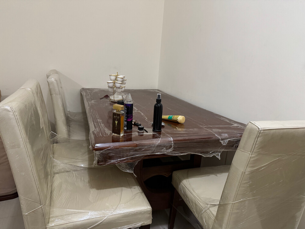 طاولة طعام مع ٦ كراسي - 3