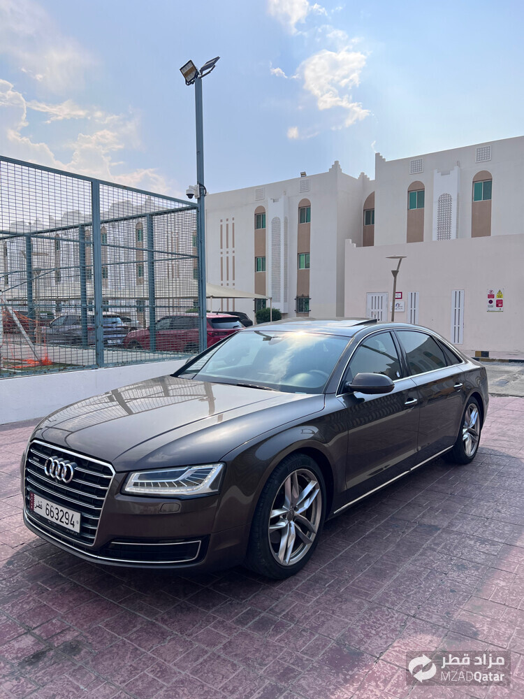 Audi A8  - 1
