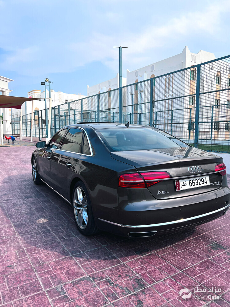 Audi A8  - 5