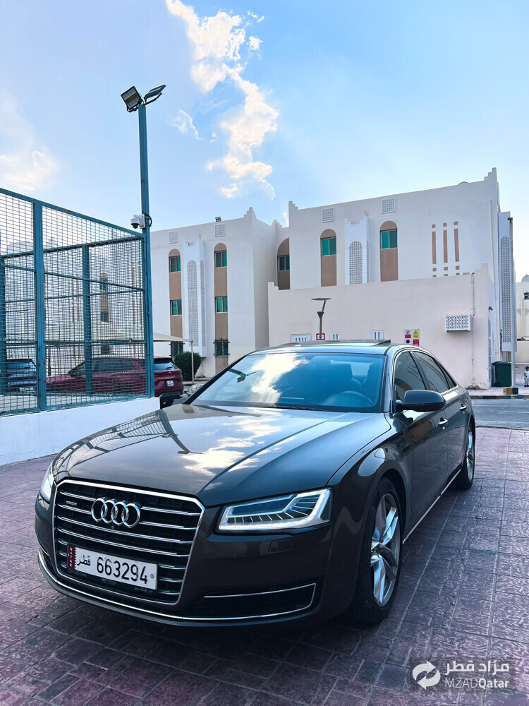 Audi A8  - 8