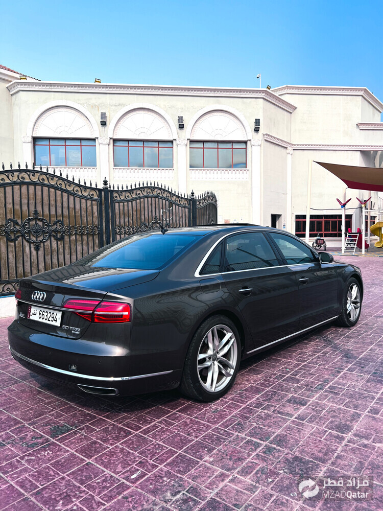 Audi A8  - 6