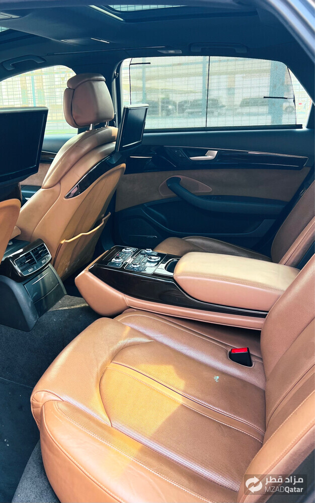 Audi A8  - 3