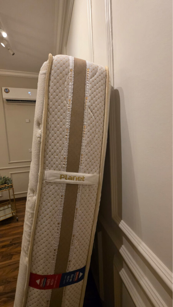 Large mattress excellent condition - 1
